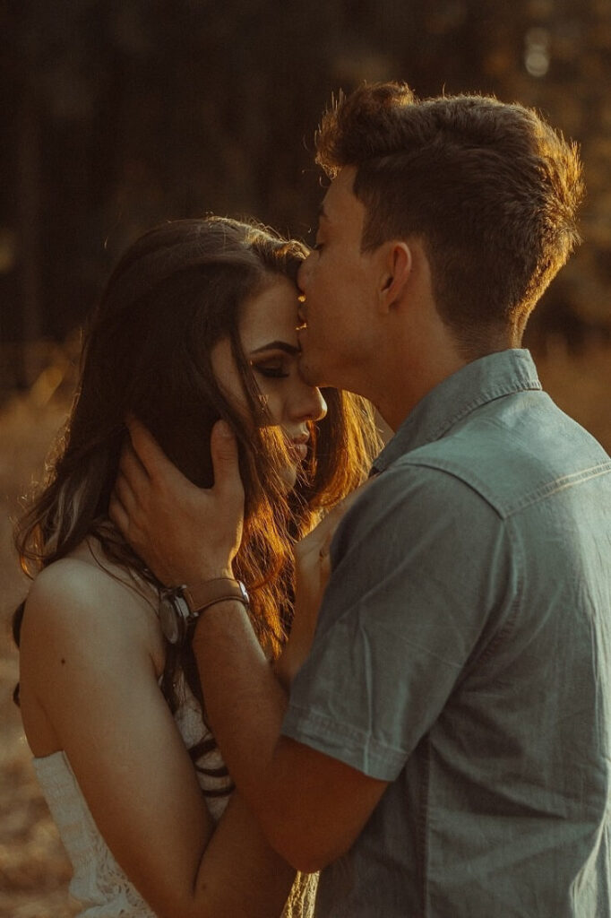 Undeniable Signs That a Man Is In Love With You