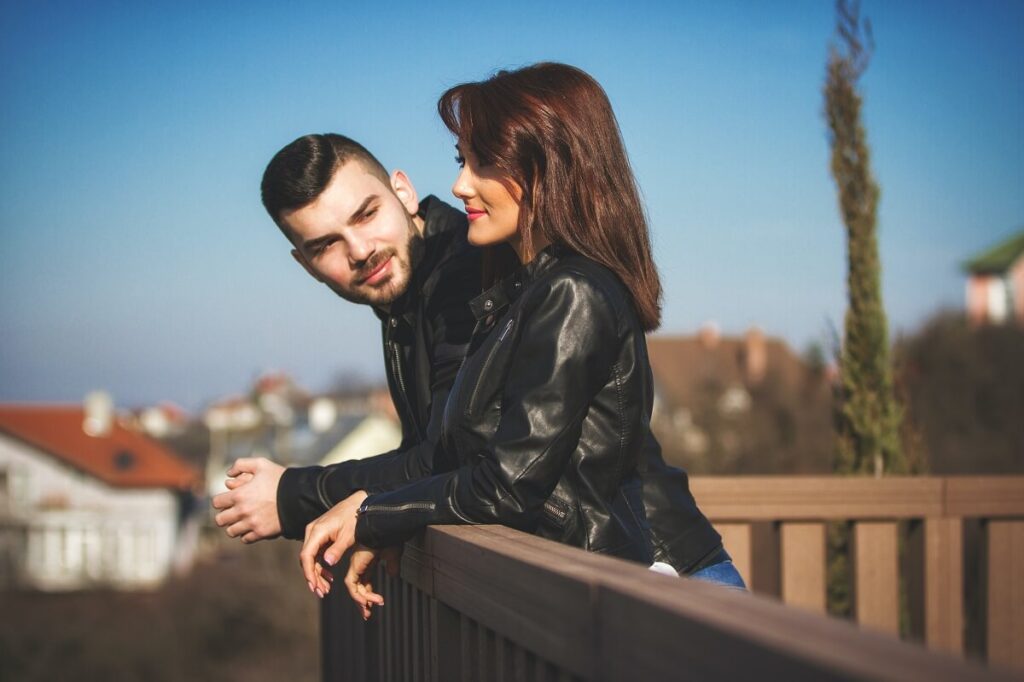 Undeniable Signs That A Man Is In Love With You